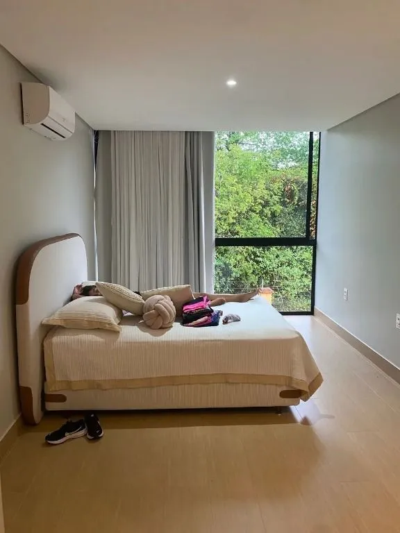 Imagem Casa de luxo no Alphaville Paraíba com 5 suítes, área gourmet integrada, escritório, jardins e lazer completo.