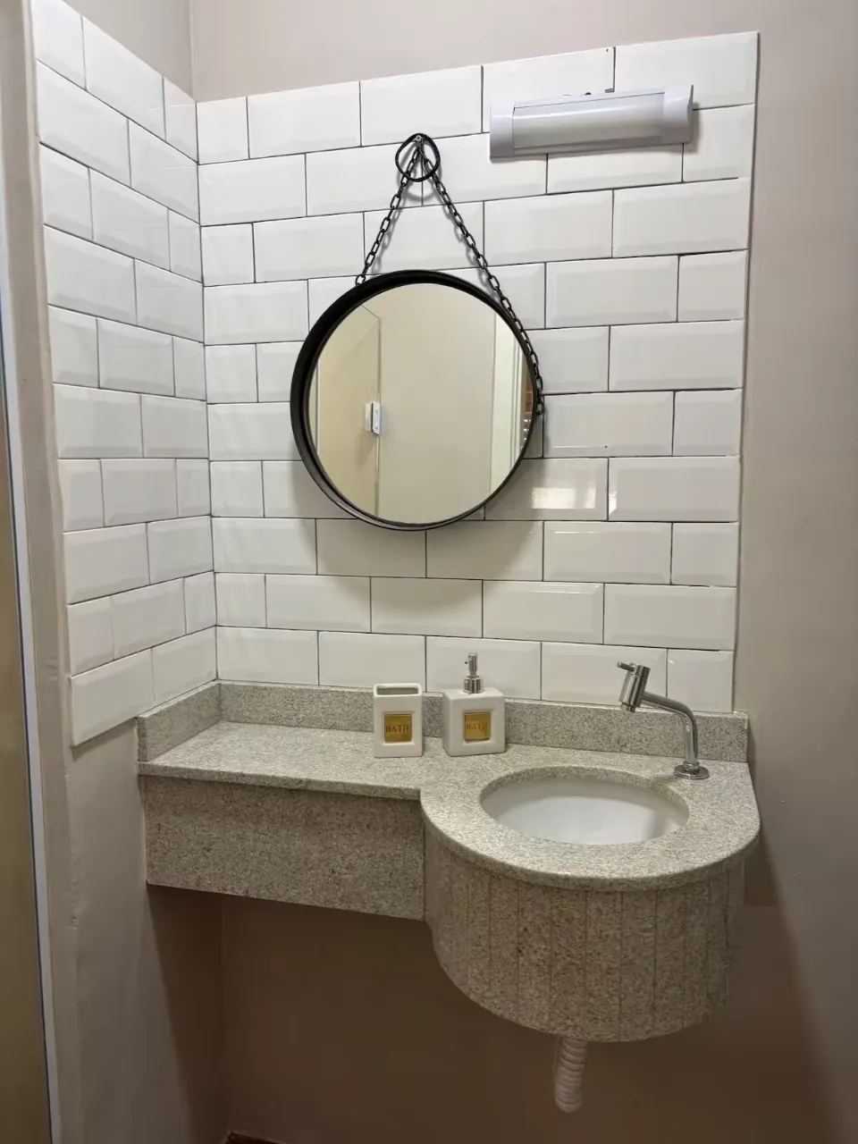 Imagem Apartamento 1 dormitório totalmente mobiliado, dividido sala, cozinha americana com passa pratos, d...