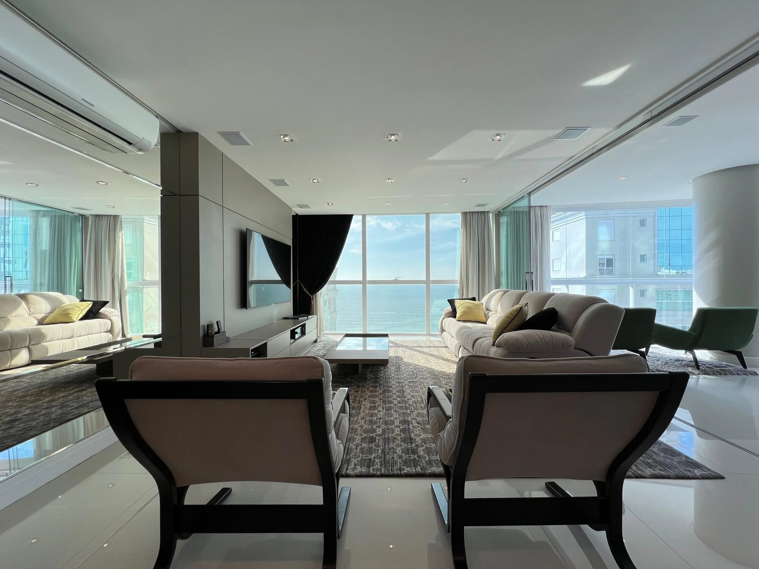 Imagem Apartamento com vista para o mar à venda com 273m2 por R$ 6.000.000,00