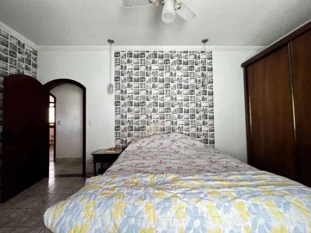 Imagem CASA COM 385,00 m² - GUILHERMINA - PRAIA GRANDE SP