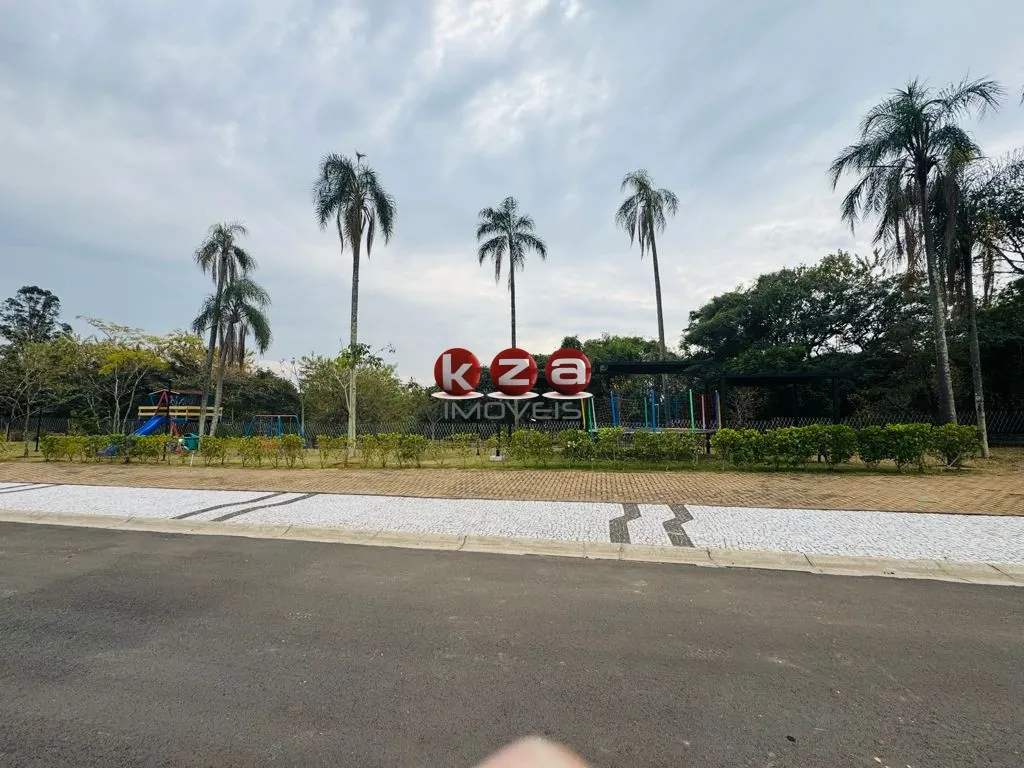 Imagem Terreno de 1.000m² no Condomínio Ypê Dourado em Valinhos-SP: sua oportunidade de construir o seu sonho!