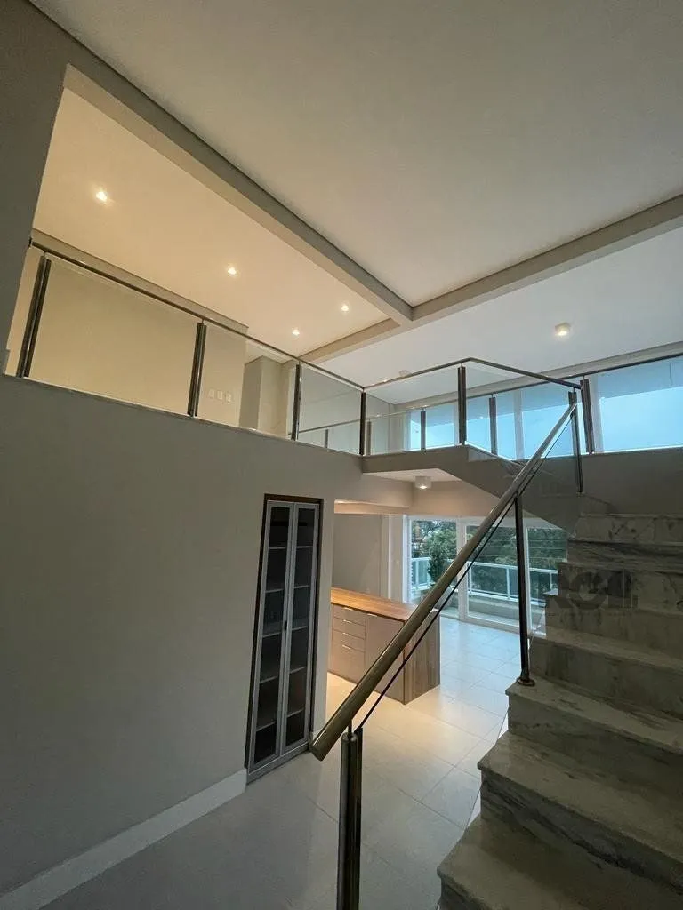 Imagem Duplex maravilhoso de frente com sacada