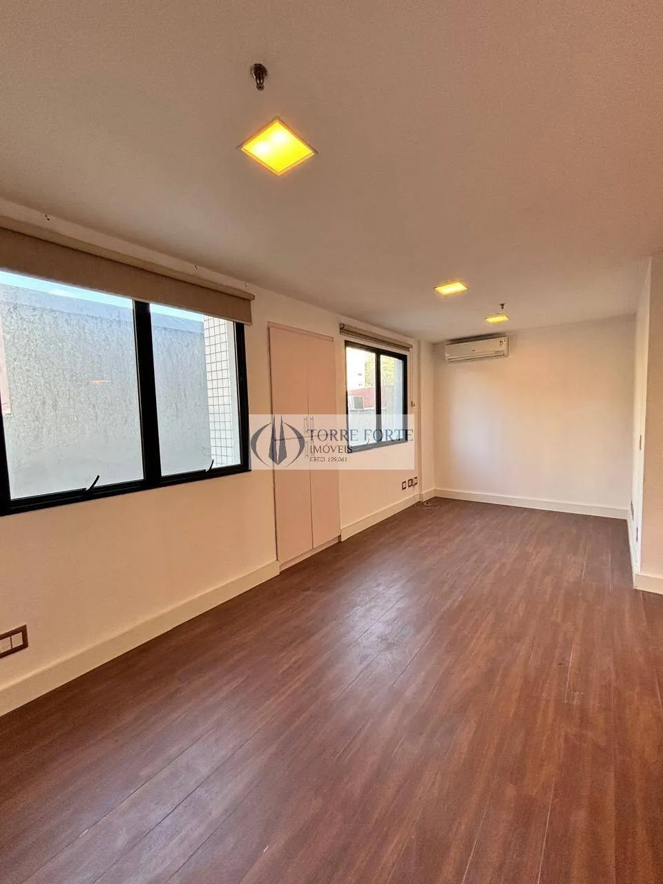 Imagem Ótima sala comercial com 32 m², 2 banheiros, 1 vaga de garagem na Perdizes.