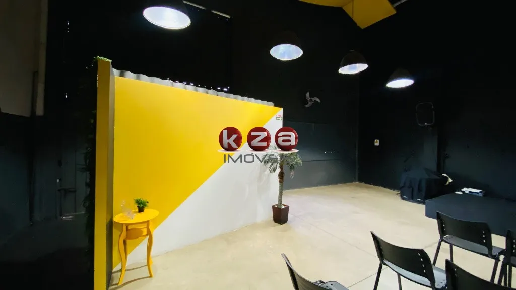 Imagem Barracão Comercial para Locação em Valinhos-SP, Parque dos Cocais: 2 Salas, 3 Banheiros, 2 Vagas e 300m². Venha conferir!