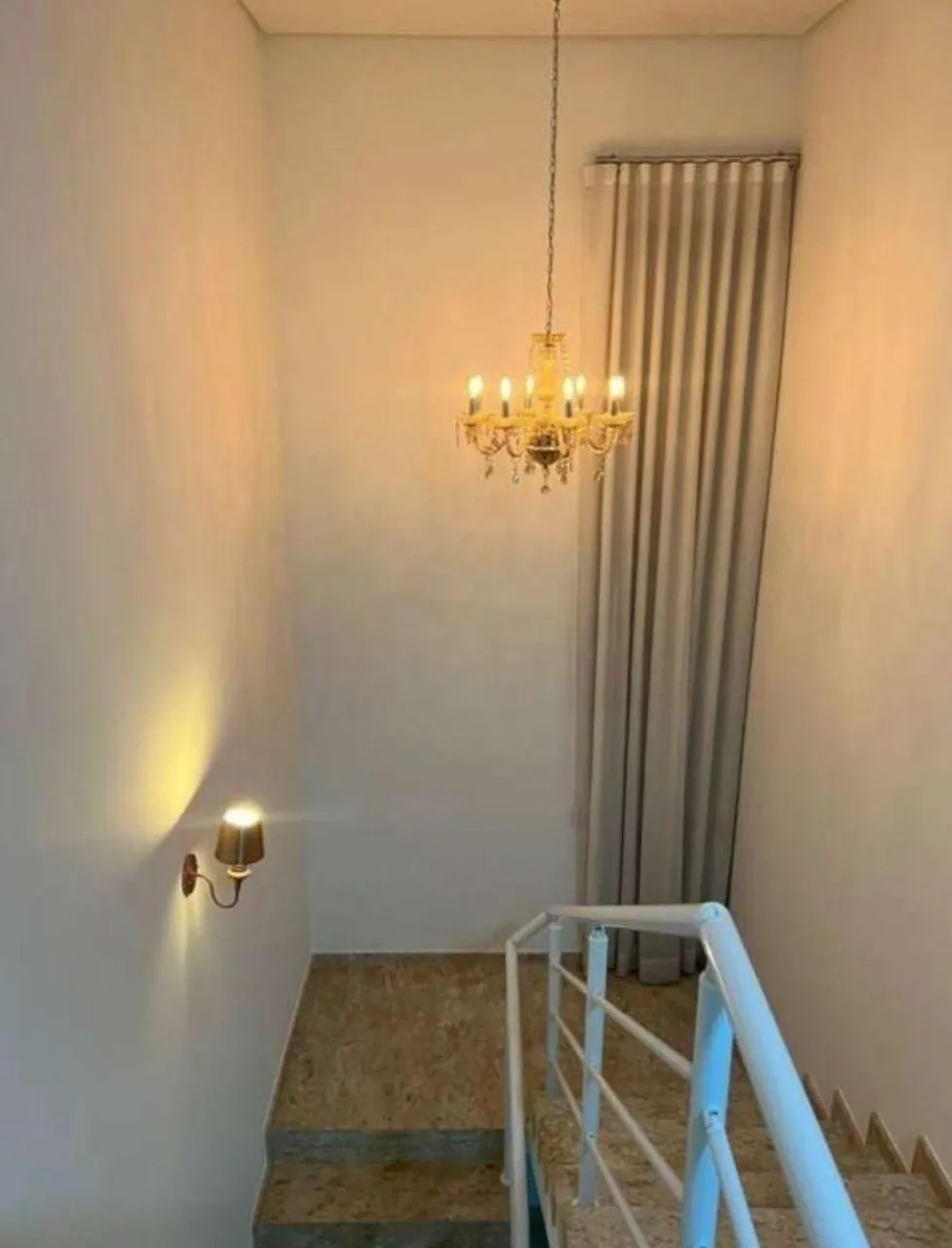 Imagem Excelente oportunidade de locação: Casa em condomínio de 3 quartos, 3 suítes, 4 salas, 4 vagas na cidade de Sorocaba-SP, bairro Iporanga