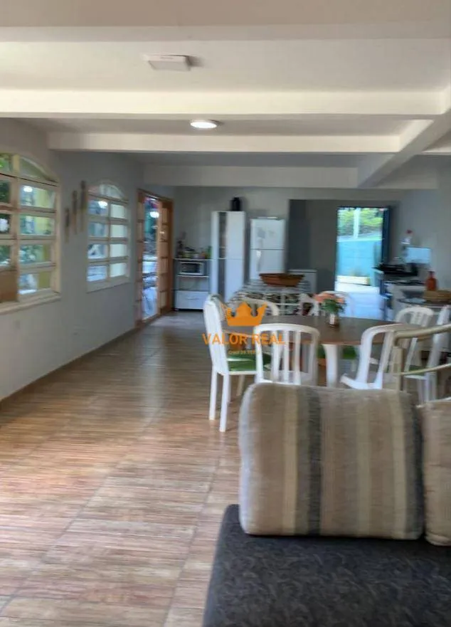 Imagem Chácara dos Sonhos no Condomínio Recanto dos Palmares. AT 2.500 m2 e AC 250 m2. 3 Suites, 7 vagas. R$ 1.1 milhão