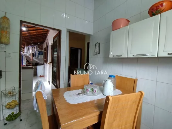 Imagem Casa à venda no centro - Igarapé/MG.