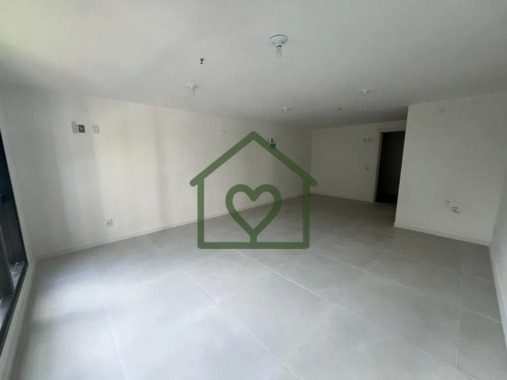 Imagem Vendo Sala comercial no bairro Menino Deus. Imóvel conta com 36 m² de área privativa, com piso e ...