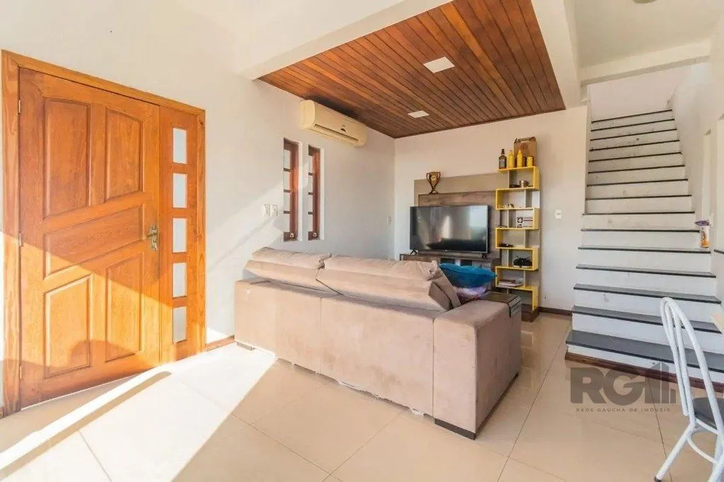 Imagem Casa com 3 dormitórios no bairro Cascata, Porto Alegre