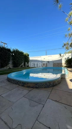 Imagem Casa ampla, com 400m de área construída, 3 4, sendo 01 suíte, 01 escritório, no
