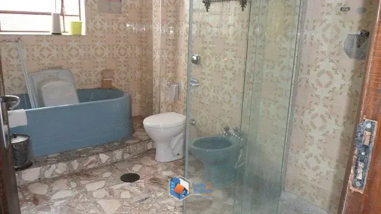 Imagem Sobrado para venda em Mirandópolis com 3 quartos, sendo 1 suíte, 340m²