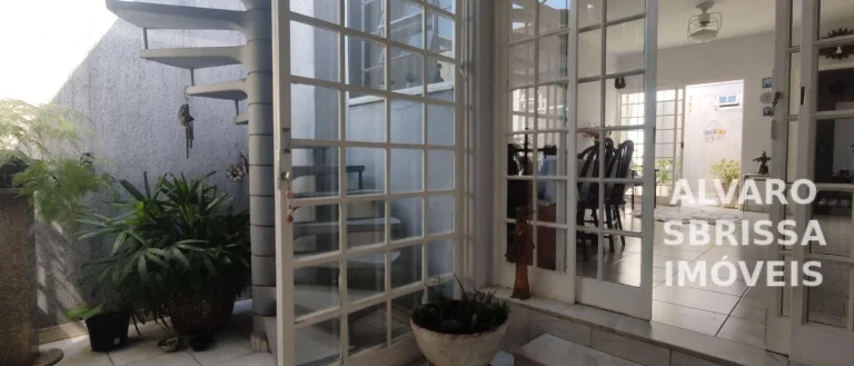 Imagem Casa na região central da cidade de Itu SP - com ponto comercial na esquina. 380m2