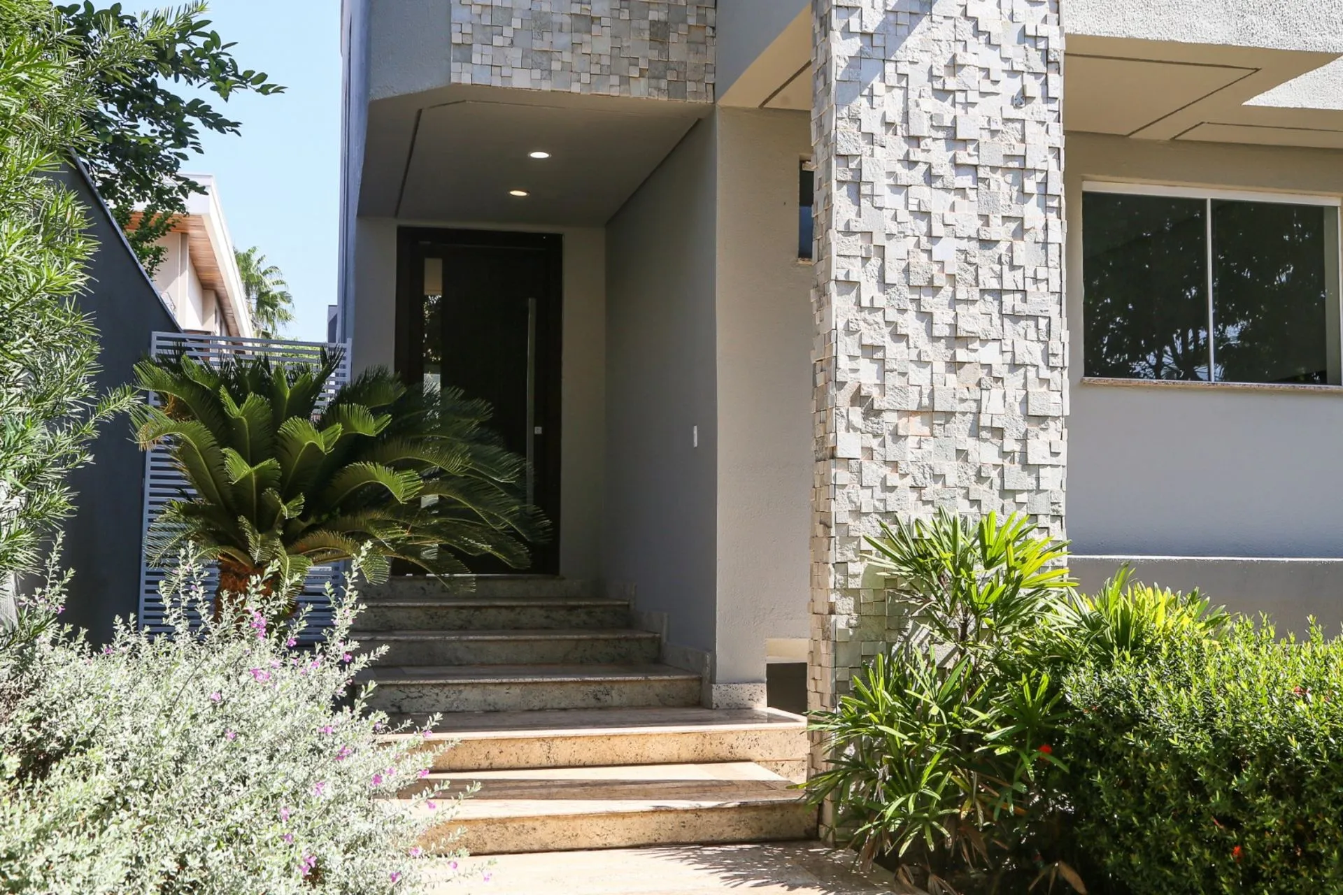 Imagem Sobrado Moderno de Alto Padrão - 5 Qts (2 Suítes), piscina.