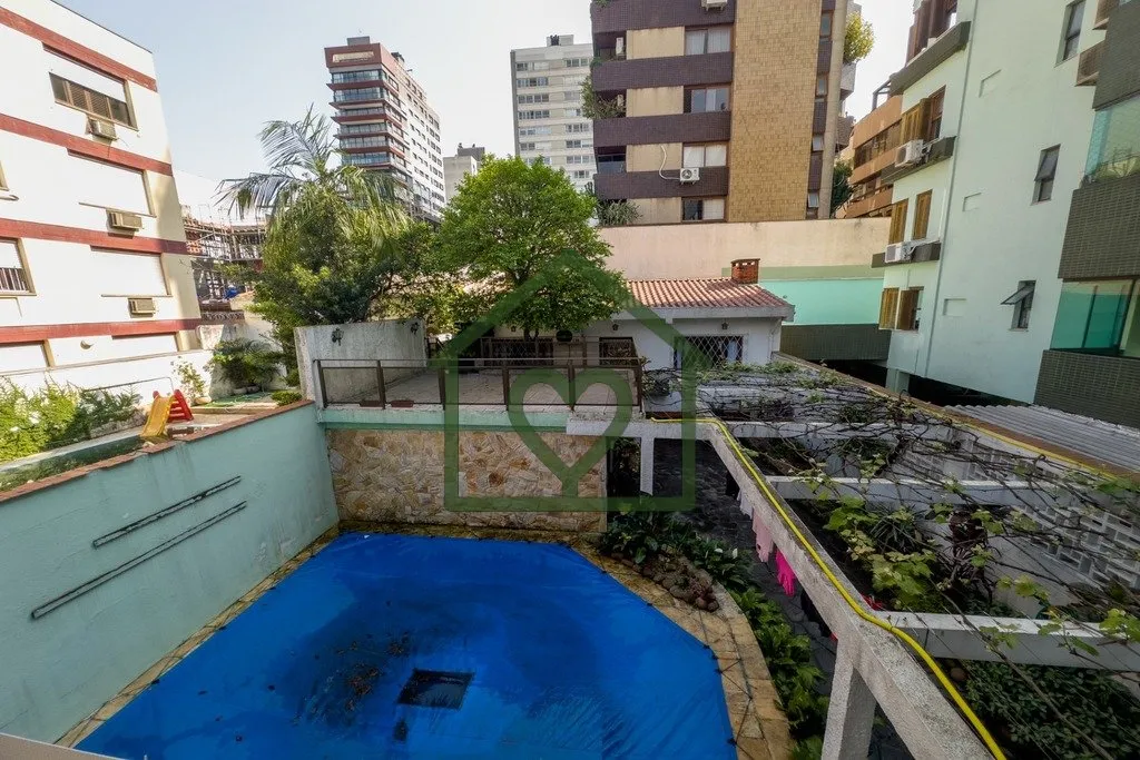 Imagem Belíssima casa, localizada no desejado bairro Bela Vista, com pátio com piscina e um anexo ao fund...