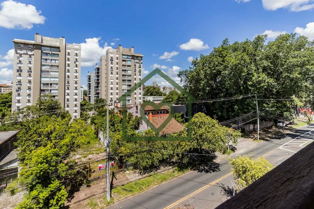 Imagem Linda cobertura duplex reformada situada no coração do Jardim Lindóia em Porto Alegre, Localizada...