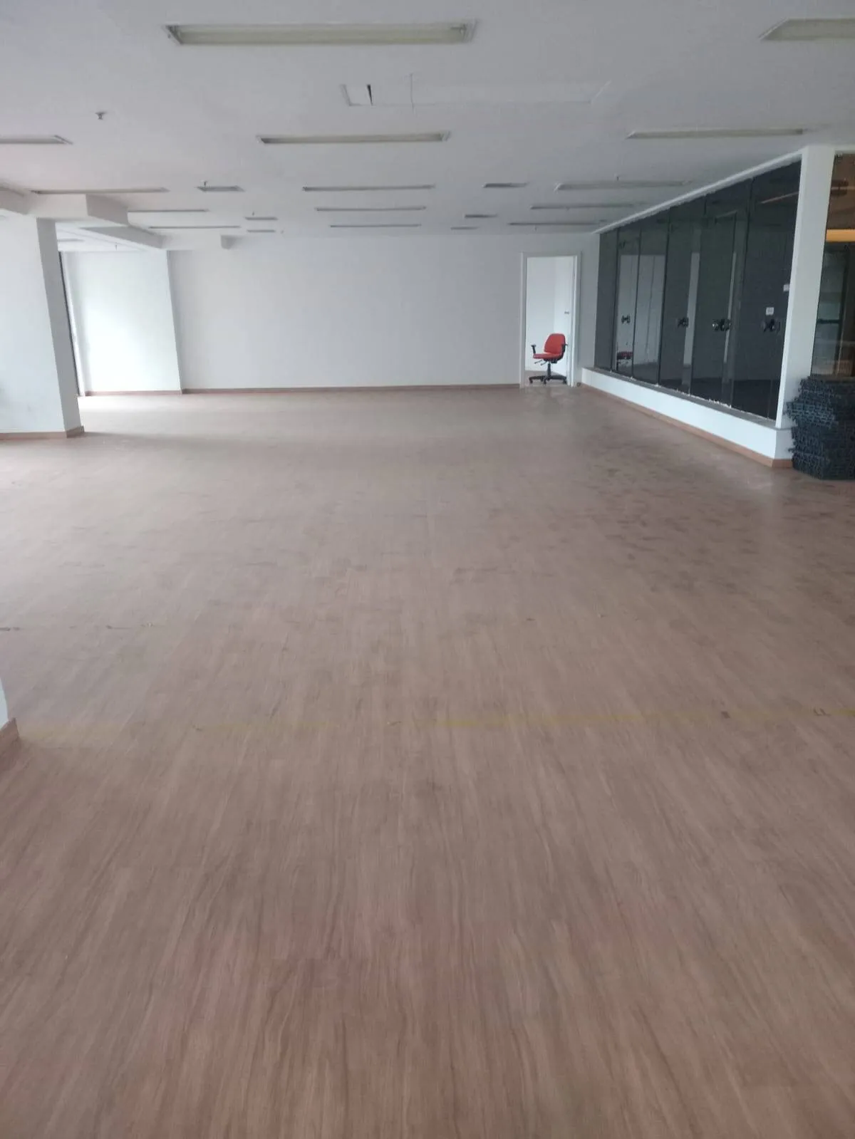 Imagem Espaçosa Sala Comercial de 310m² no Centro de Alphaville ? Edifício Alameda Madeira