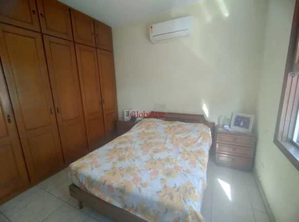 Imagem Apartamento com 3 dormitórios, 1 suíte, dependência completa e 2 vagas no bairro Ponta da Praia em Santos por R$680.000,00