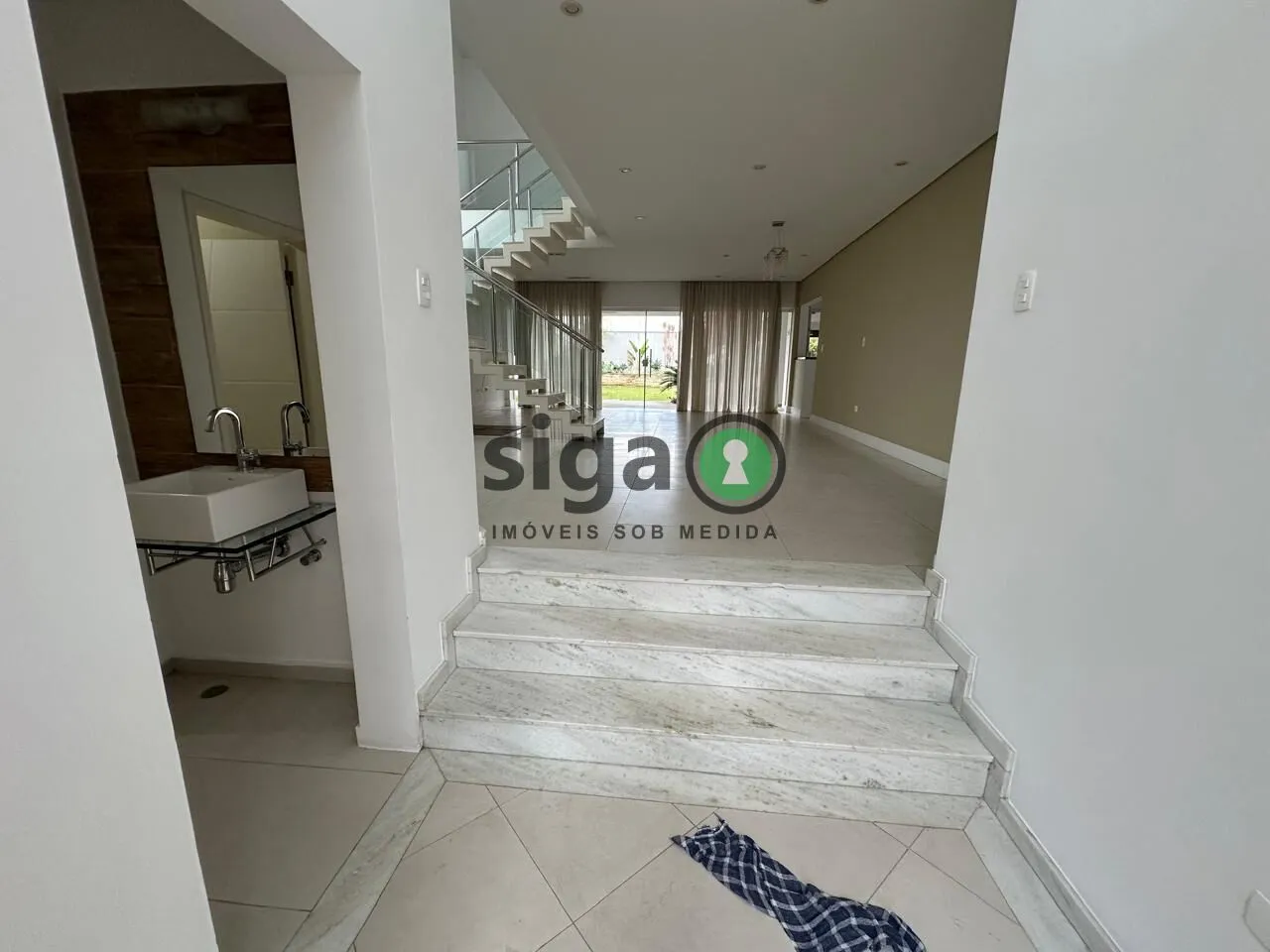 Imagem Oportunidade Casa Ampla com 3 Suítes, Churrasqueira e Área Gourmet