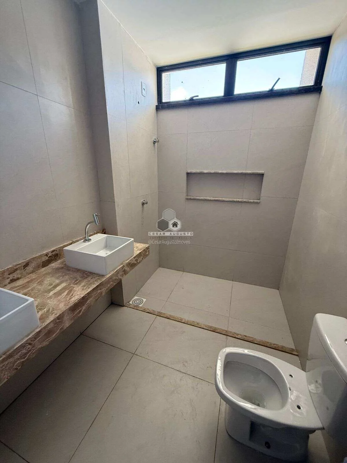 Imagem Residencial Eusebio de Queiroz Casas duplex com 04 suítes no centro do Eus?(C)bio