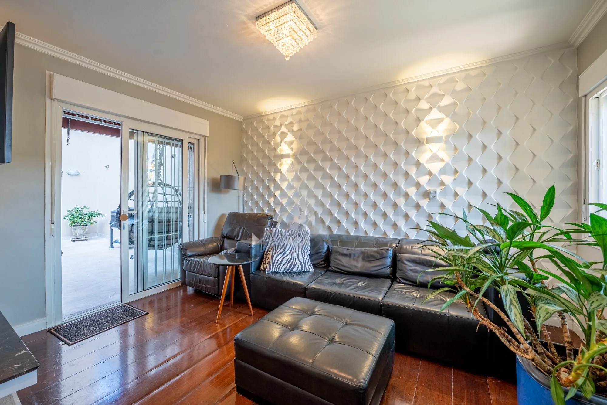 Imagem Casa com 357m² e 4 dormitórios, 3 suítes, 3 vagas