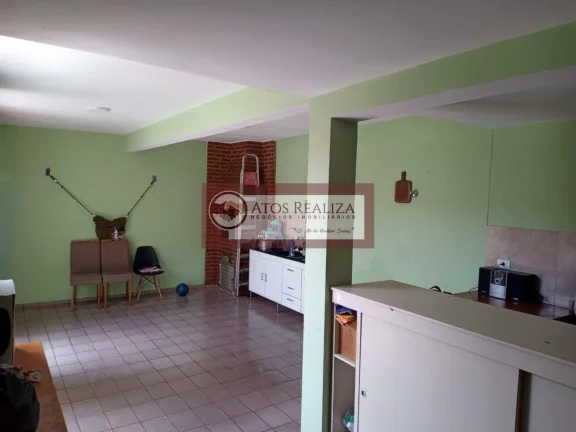 Imagem Oportunidade a venda no Bairro de Veleiros. Vendo excelente casa com Edícula em Veleiros, são 250m² de área, com 3 dormitórios, sendo 1 Suíte, sala, Cozinha, área de lavanderia, área de churrasqueira com banheiro, edícula com 2 cômodos e banheiro, maís um