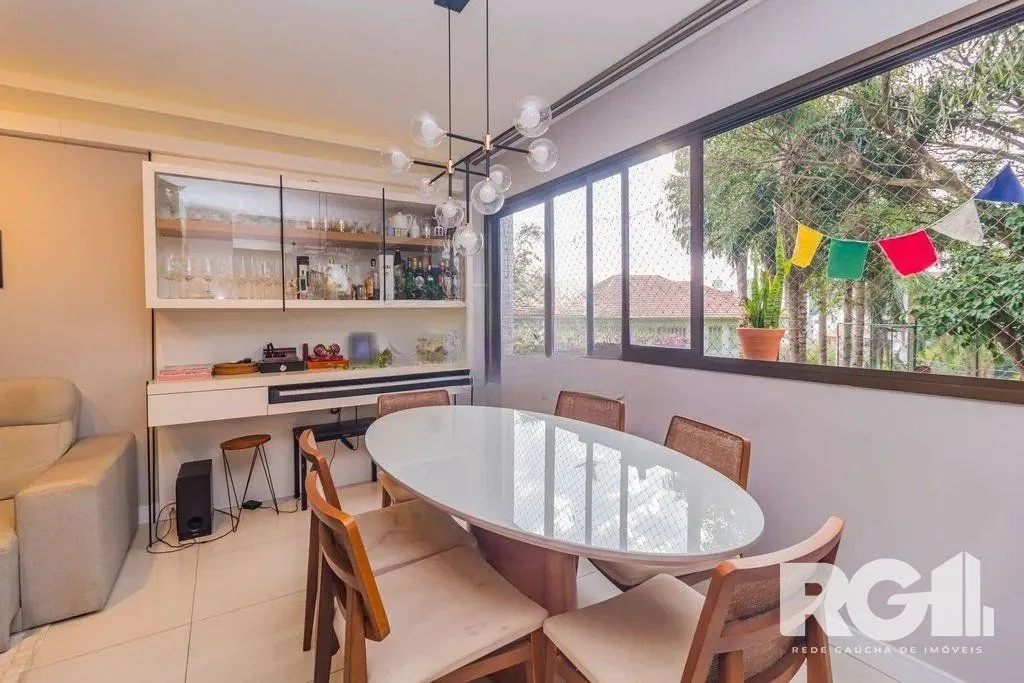 Imagem Apartamento com 94m², 3 quartos, 1 suíte, 2 vagas, no bairro Cristo Redentor em Porto Alegre..