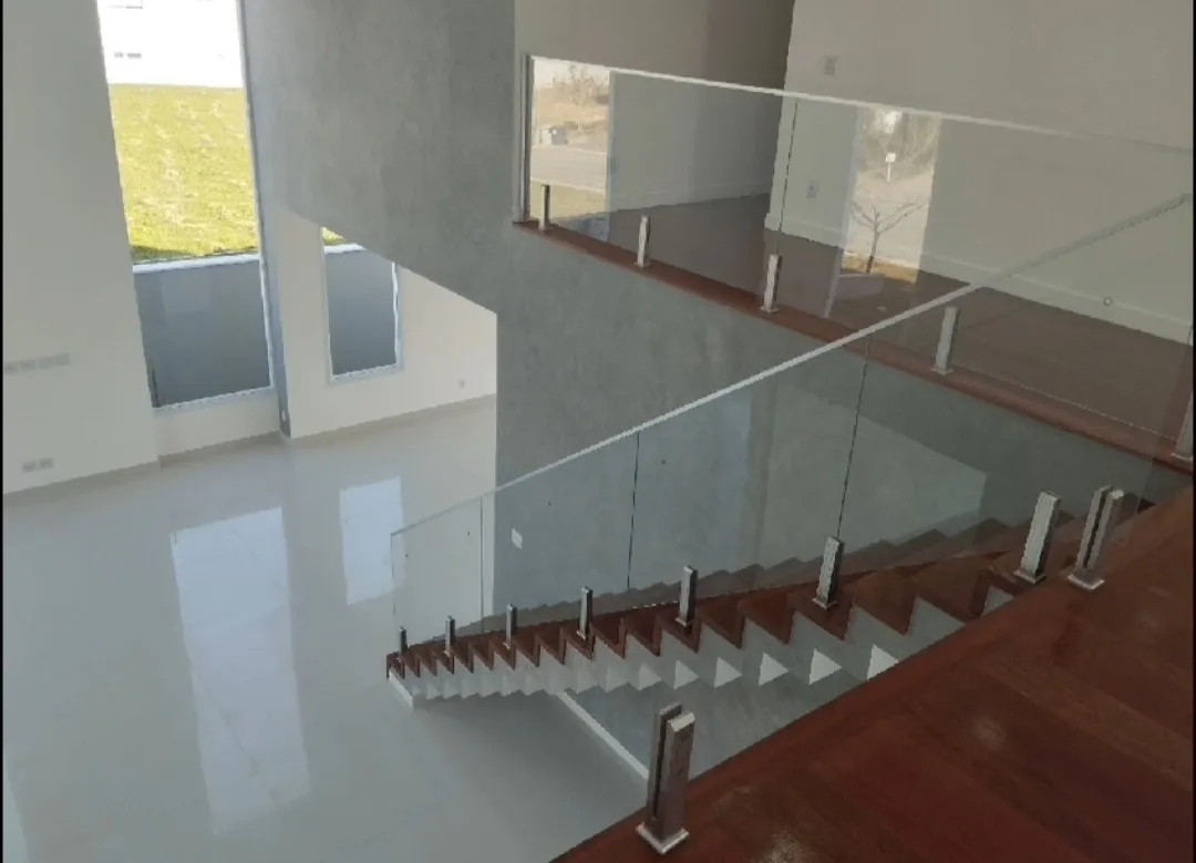 Imagem Sobrado Impecável no Alphaville 1 ? 4 Suítes, Pé Direito Duplo e Design Moderno