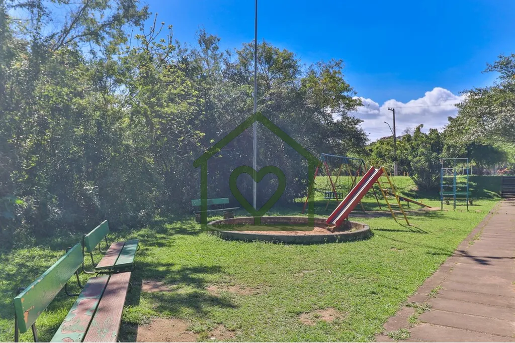 Imagem Terreno plano com 200 m2 (8 m de frente por 25 m de comprimento), localizado em rua calma e arboriza...