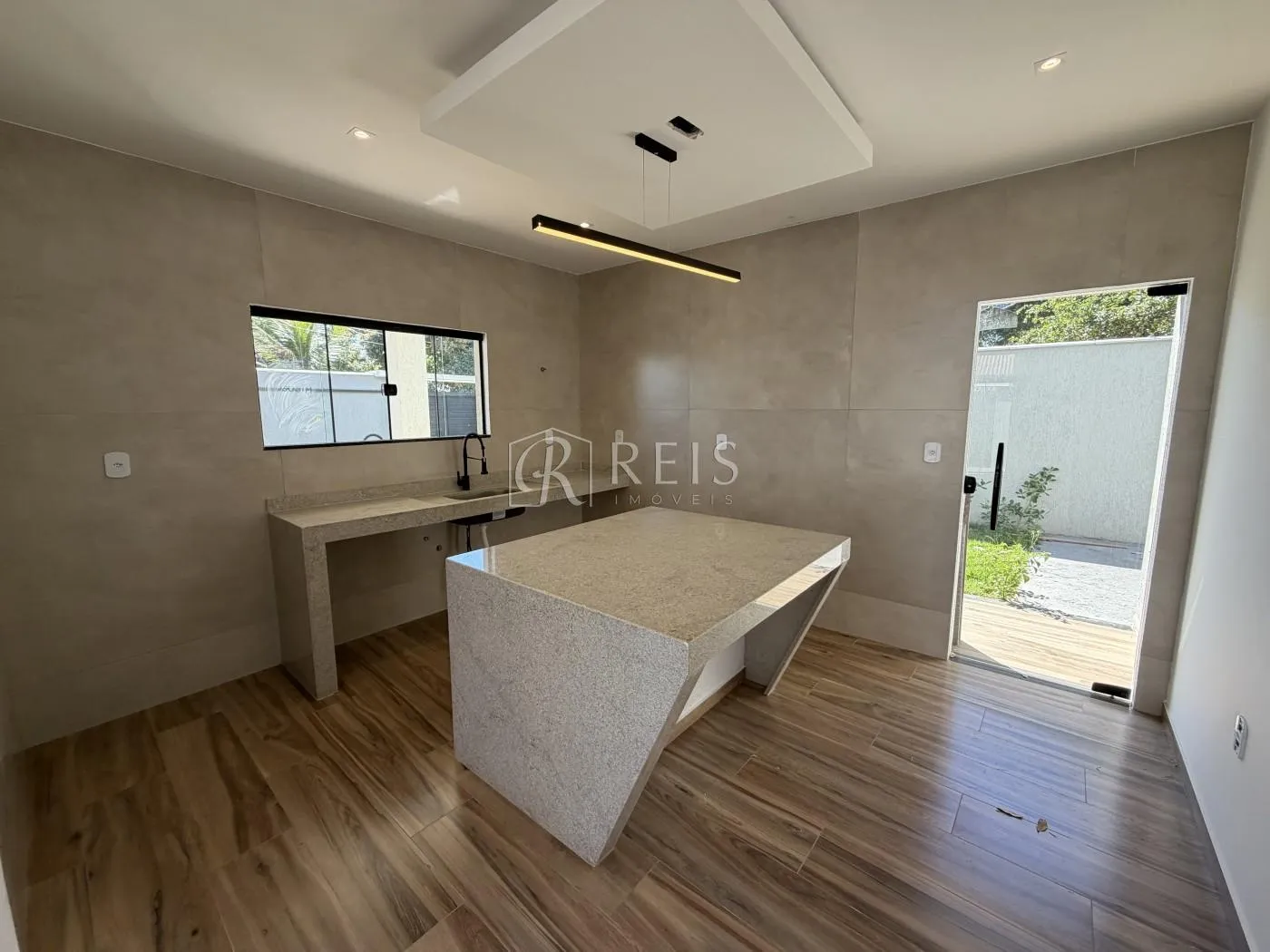 Imagem Casa para Venda em Rio das Ostras, Enseada das Gaivotas, 3 dormitórios, 1 suíte, 2 banheiros, 3 vagas