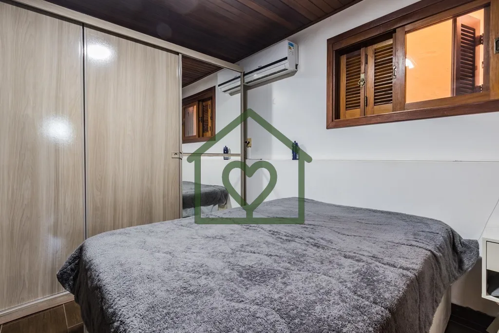 Imagem CASA EM CONDOMÍNIO ABERTO DE 271m² COM 3 DORMITÓRIOS (1 SUÍTE MASTER), 3 BANHEIROS, 2 SALAS DE E...