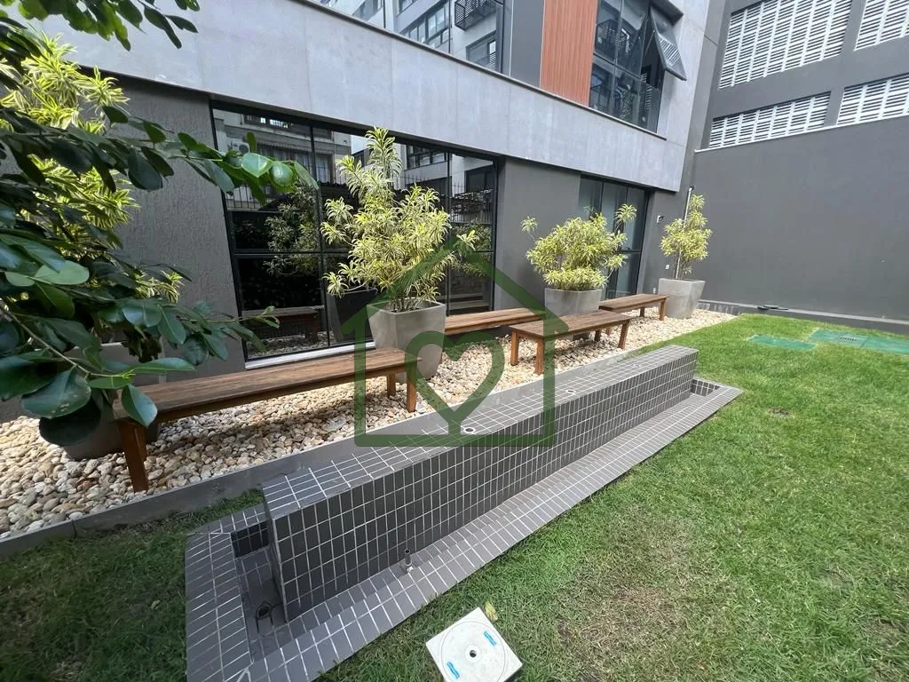 Imagem Vendo Sala comercial no bairro Menino Deus. Imóvel conta com 36 m² de área privativa, com piso e ...