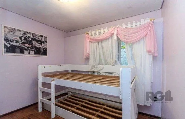 Imagem Excelente casa de 147m² com 3 dormitórios, 4 vagas e 1 piscina.