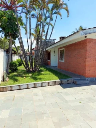 Imagem BELA CASA COM AMPLO TERRENO COM EXCELENTE LOCALIZAÇÃO