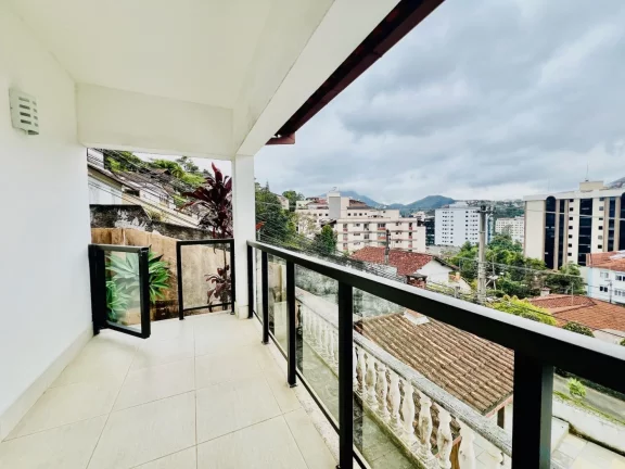 Imagem Casa para Venda em Teresópolis, Agriões, 5 dormitórios, 2 suítes, 3 banheiros, 2 vagas