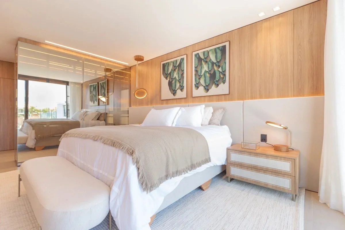 Imagem Sobrado beira Lago, mobiliado e decorado com 06 suítes