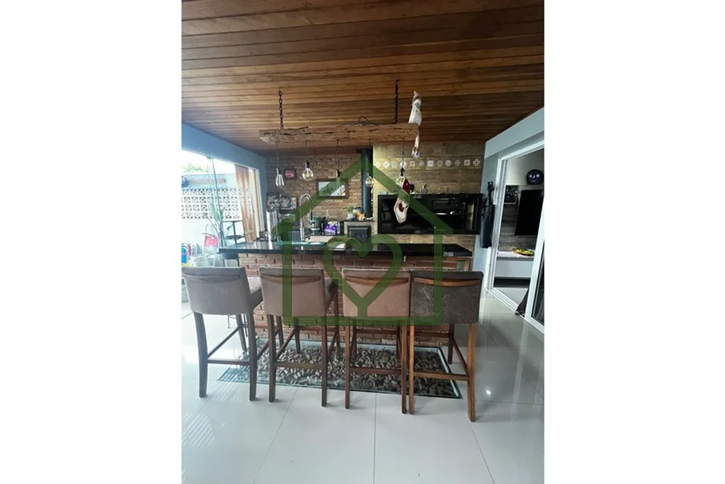 Imagem Bem-vindo a esta incrível casa à venda, localizada no charmoso bairro Lomba do Pinheiro, em Porto ...