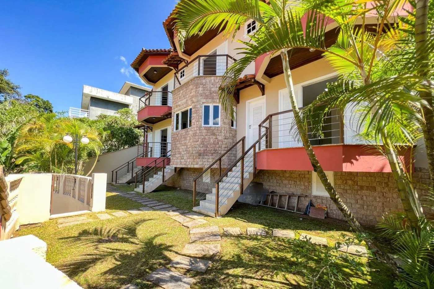 Foto do imóvel Casa em Condomínio para Venda em Teresópolis / RJ em Rua Comari