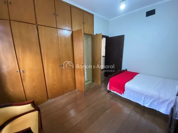 Imagem Venda , casa , Taquaral em Campinas !!
Localização excelente . 
Casa com 3 dormitórios , sendo 2 ...