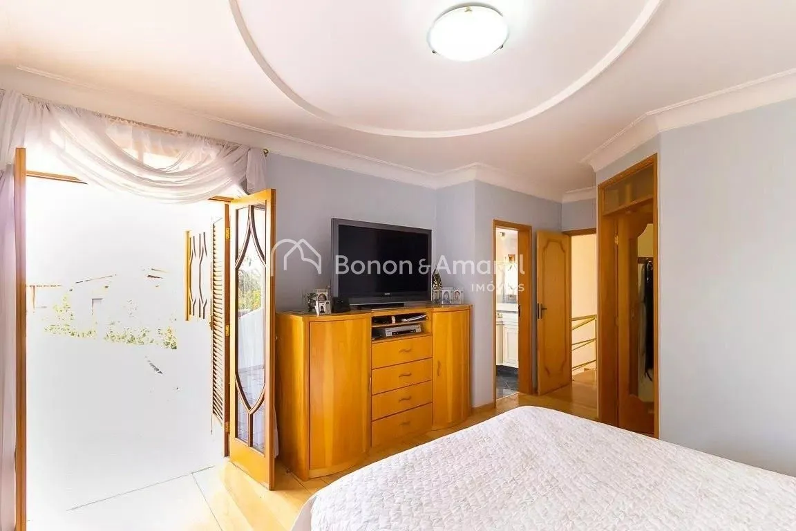 Imagem Casa em condomínio com 690m² e 5 quartos