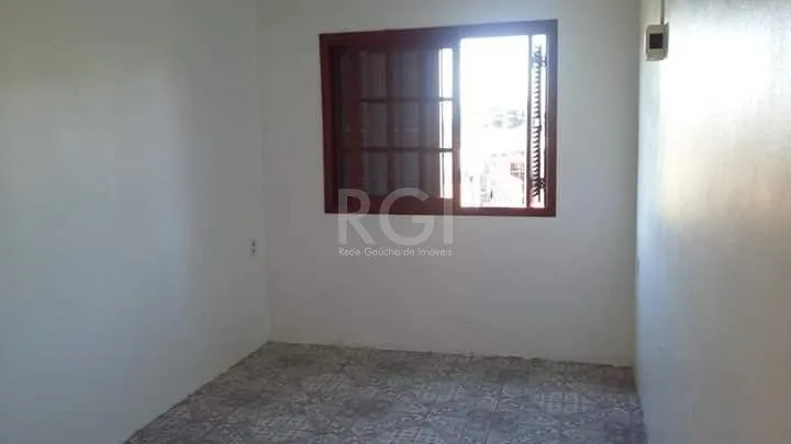 Imagem Casa para Venda - 68m², 2 dormitórios, 1 vaga - Belém Novo