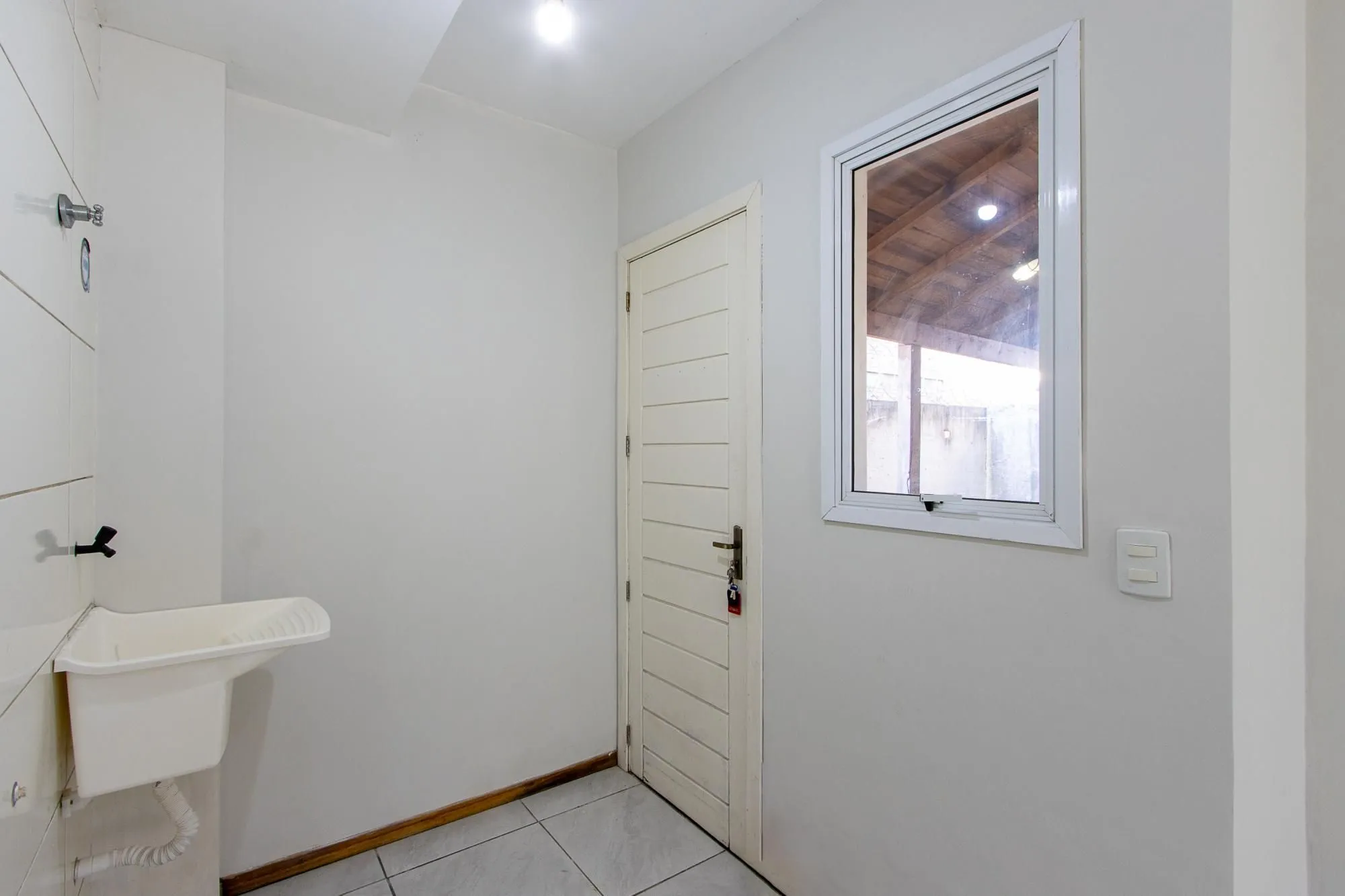 Imagem Casa residencial em condominio fechado para locação no bairro Hípica