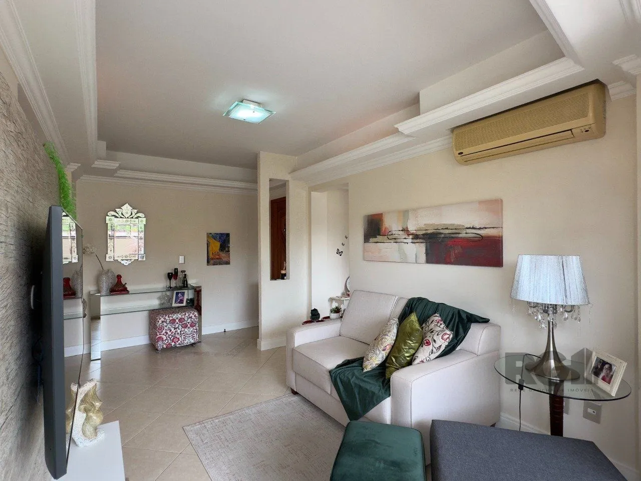 Imagem APARTAMENTO 2 DORMITÓRIOS, DE FRENTE, COM VAGA DE GARAGEM NO JARDIM BOTÂNICO