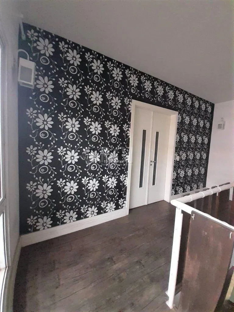 Imagem Casa com 233m², 2 dormitórios sendo 1 suíte, living com lareira, espaço gourmet com churrasqueira, pátio e 2 vagas de garagem no bairro Sarandi