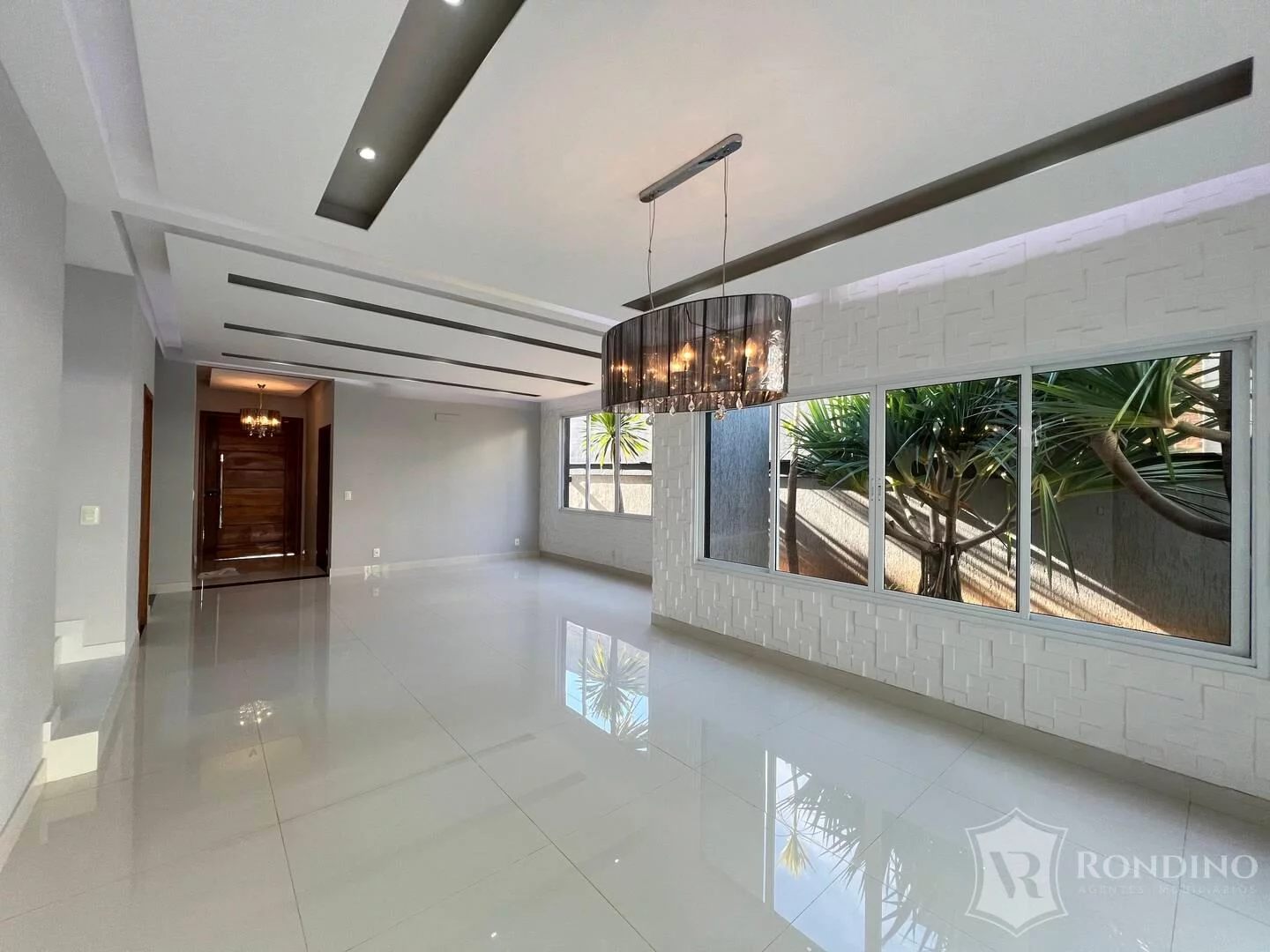 Imagem Casa no Alphaville Nova Esplanada com 4 Suítes e Piscina