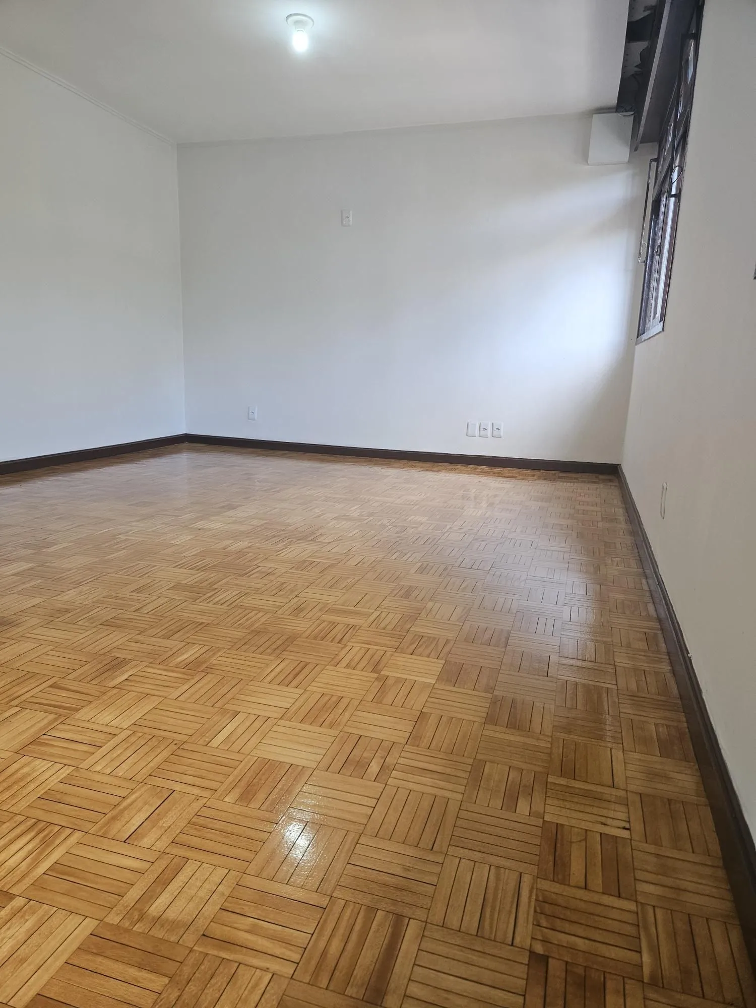 Imagem Casa toda reformada na avenida nonoai