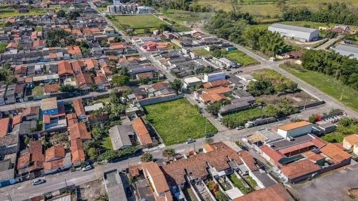 Imagem Terrenos Planos à Venda no Bairro Jardim Regina, Próximos à Rodovia Presidente Dutra, Com Excelente Localização e Documentação Regularizada