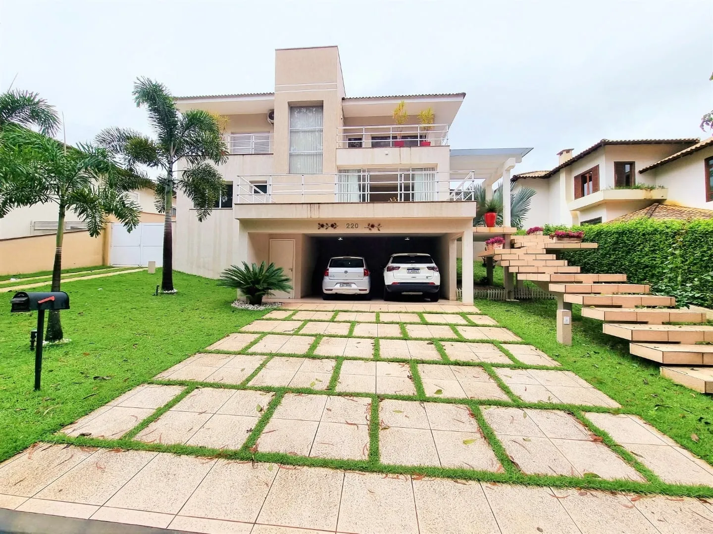 Foto do imóvel Casa à venda e locação 3 Suites, 2 Vagas, 700M², Socorro, Pindamonhangaba - SP | COLONIAL VILLAGE