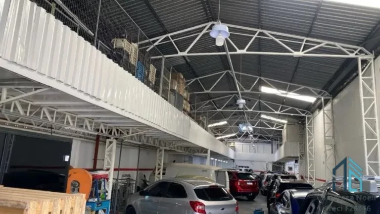 Foto do imóvel Barracão e Loja em 02 terrenos com 999m², próximo a concessionaria Servopa, no Rebouças em Curitiba PR