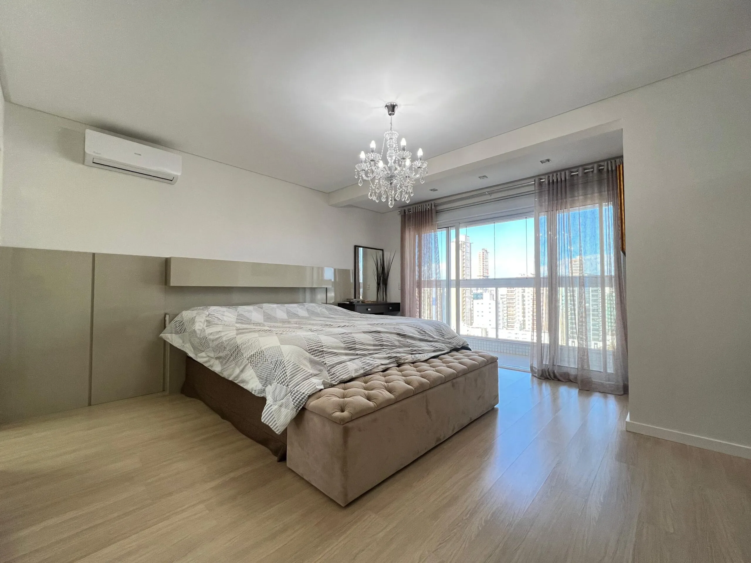 Imagem Apartamento com vista para o mar à venda com 200m2 por R$ 7.200.000,00