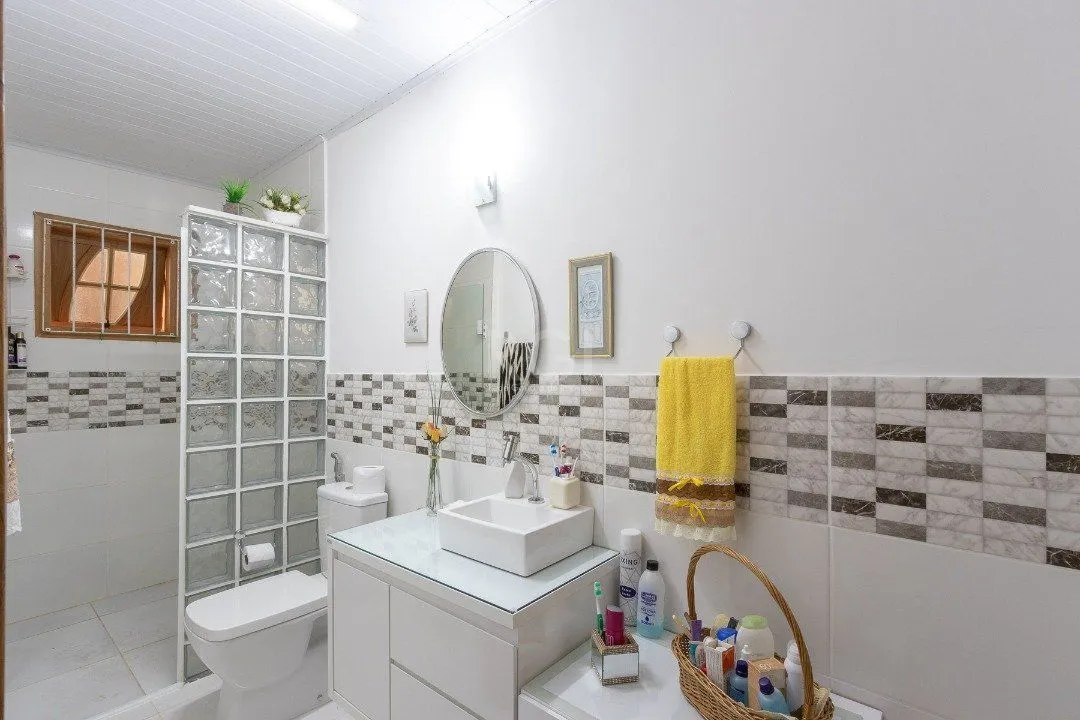 Imagem Casa para Venda - 370m², 4 dormitórios, sendo 1 suites, 6 vagas - Lomba do Pinheiro